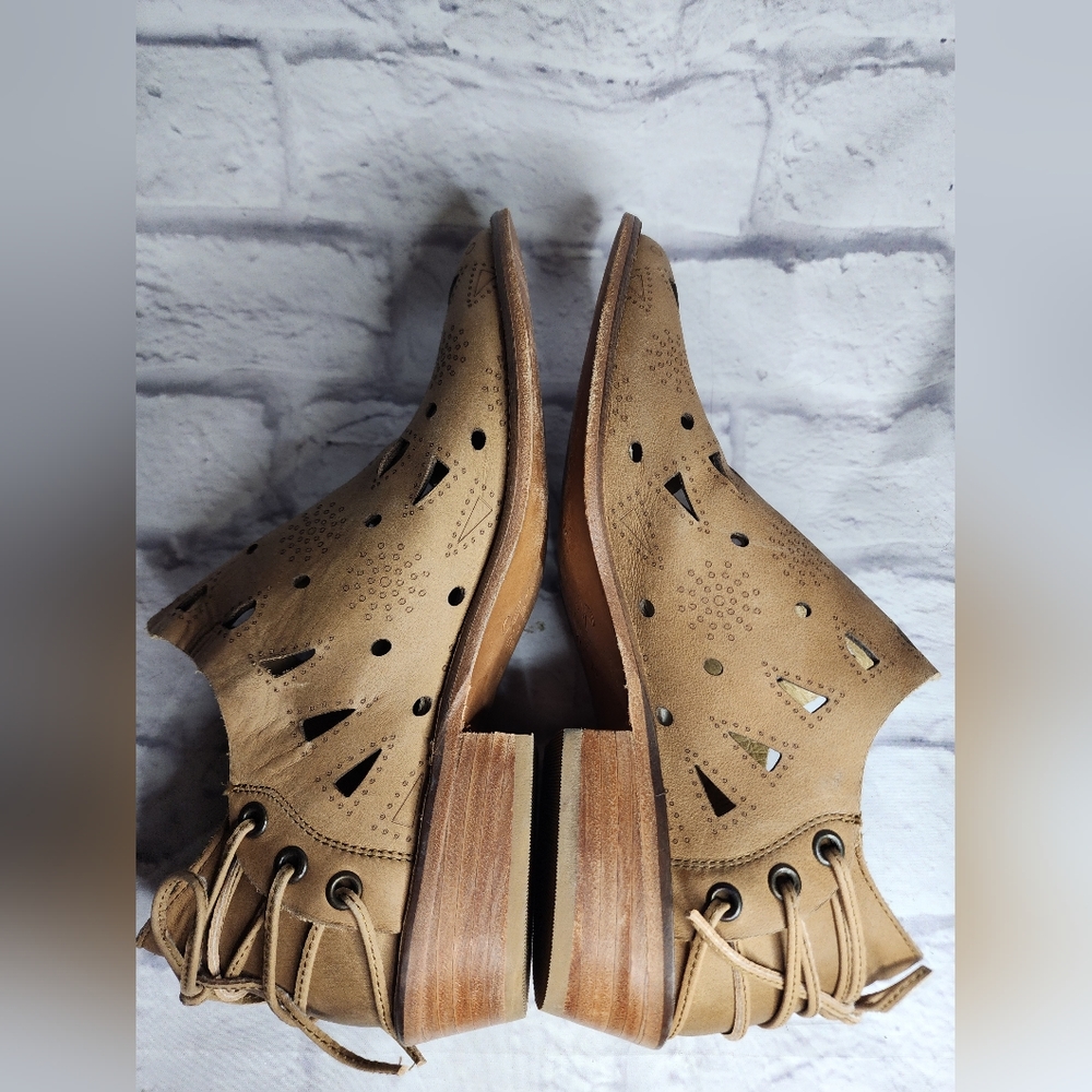 Musse And Cloud Anthropologie 10 Laser Cut Ankle Coolise Booties Camel Brown